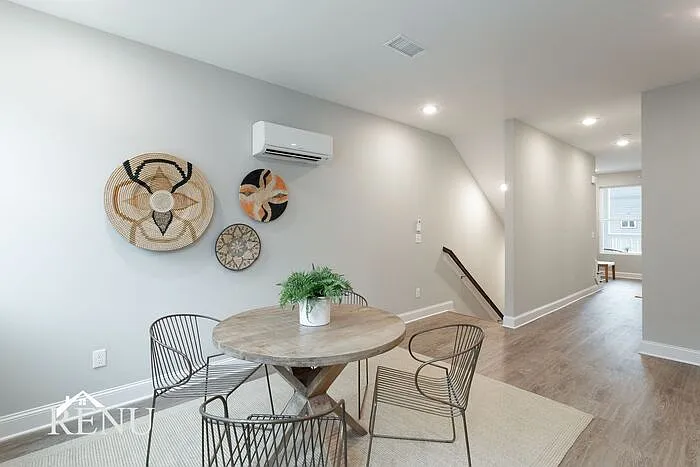 2 bed, 2.5 bath, 1340 sqft, $1,695 — Photo 3