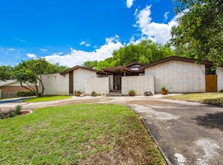 700 Mockingbird Ln, Kerrville, TX 78028
