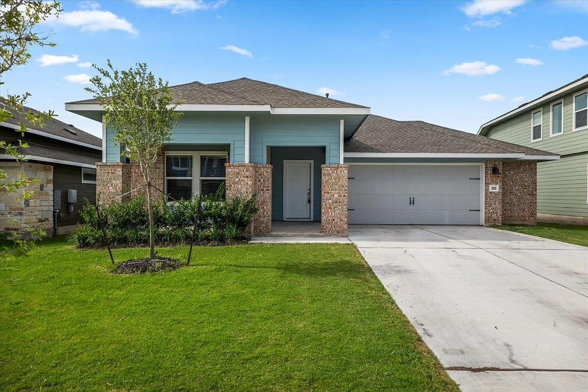 4 bed, 3.0 bath, 2303 sqft, $2,599 — Photo 1