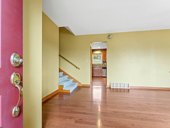 3rd image of 1428 Dogwood Ave