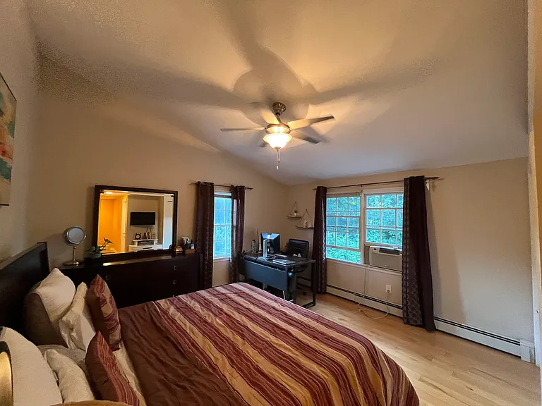 Upper Level - Master bedroom