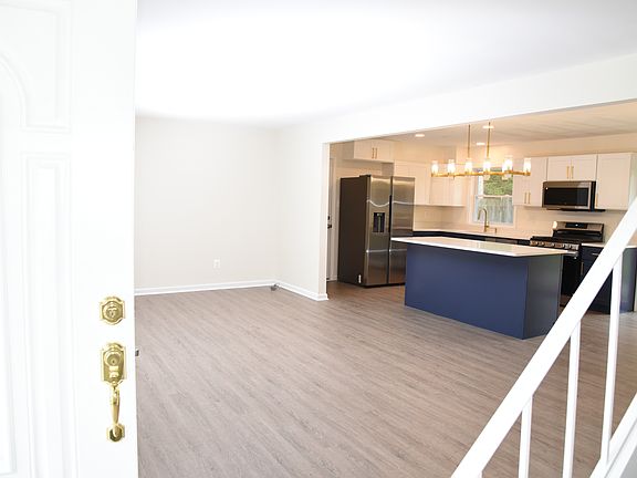 2nd image of 303 Rivermont Dr