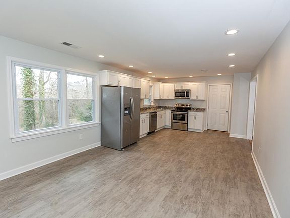 4th image of 404 Meherrin St