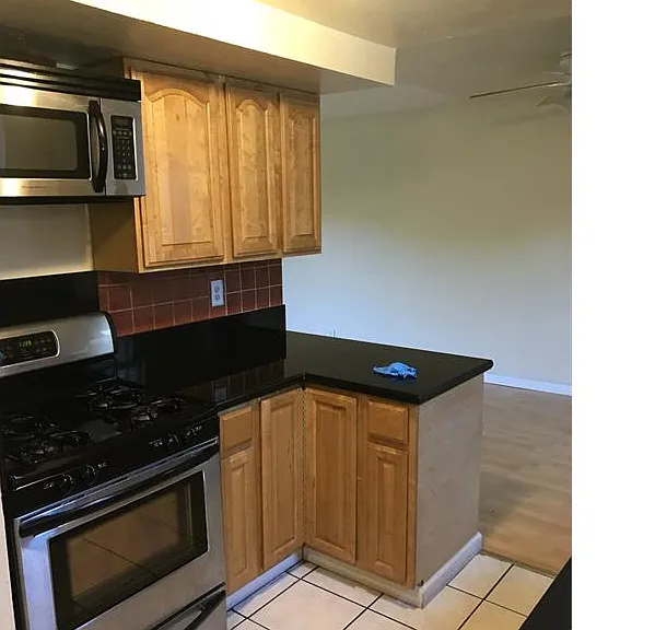 5712 Poplar Cmn — Photo 1