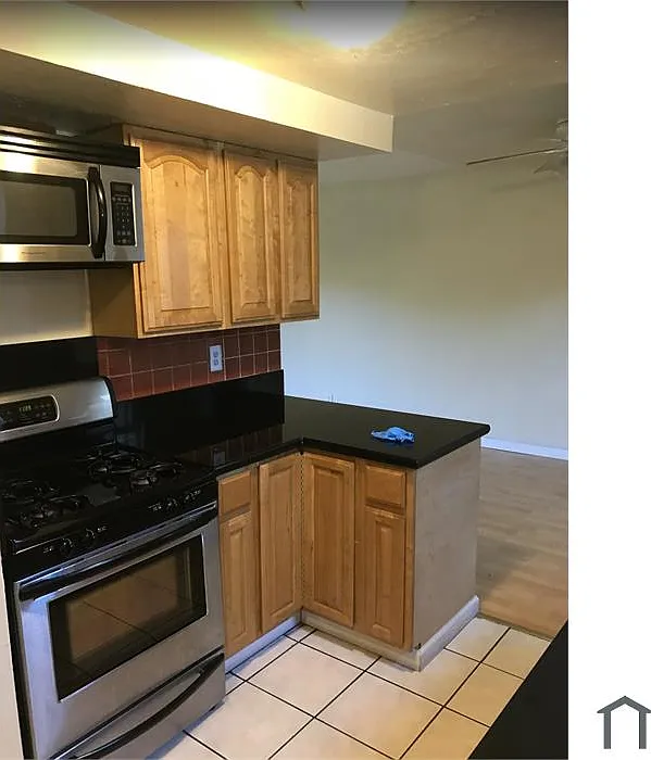 5712 Poplar Cmn