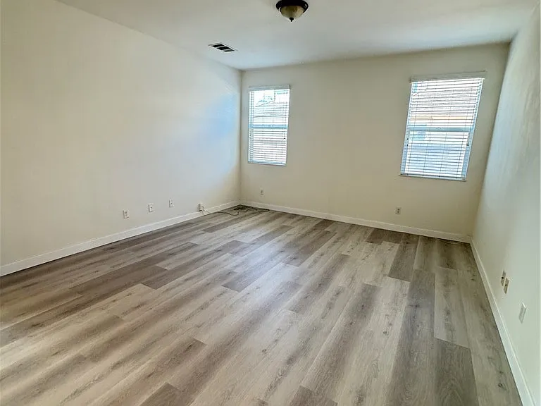 7912 Natoma St — Photo 3
