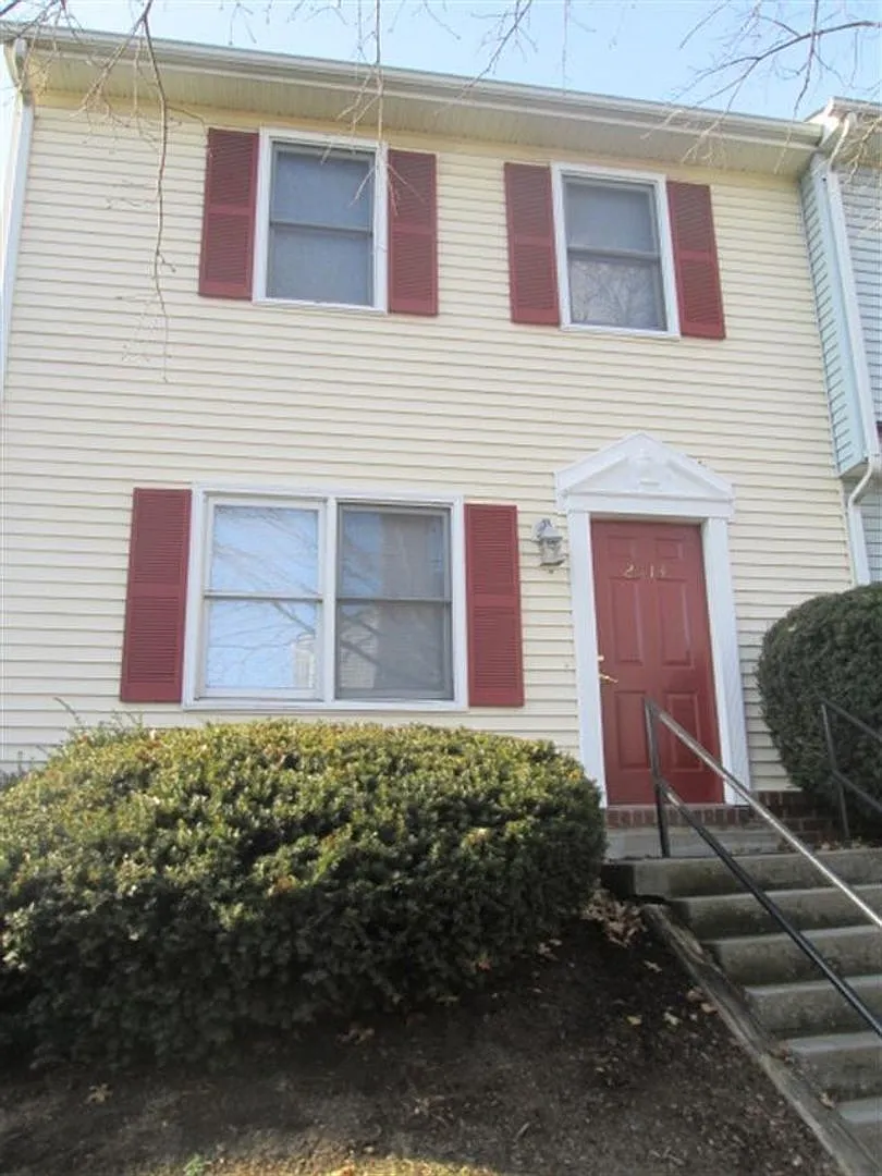 4 Bedroom 3.5 Bath Townhouse — Photo 1