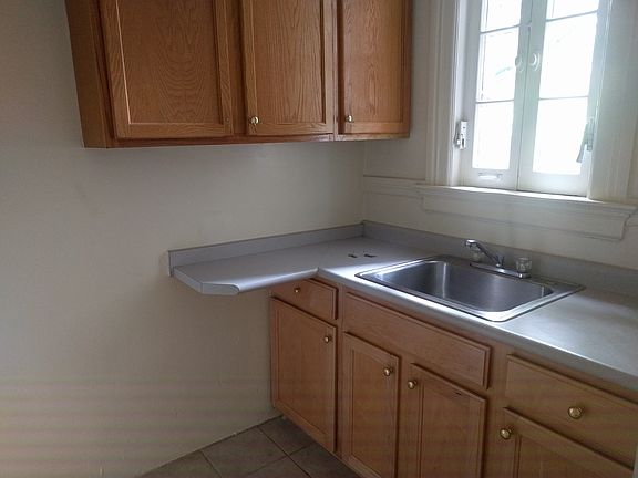 4th image of 1535 West Ave APT 5