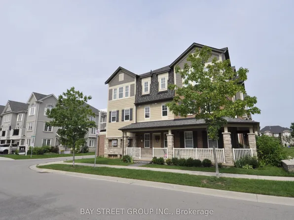 265 Ellen Davidson Dr #5, Oakville, ON L6M 0V4