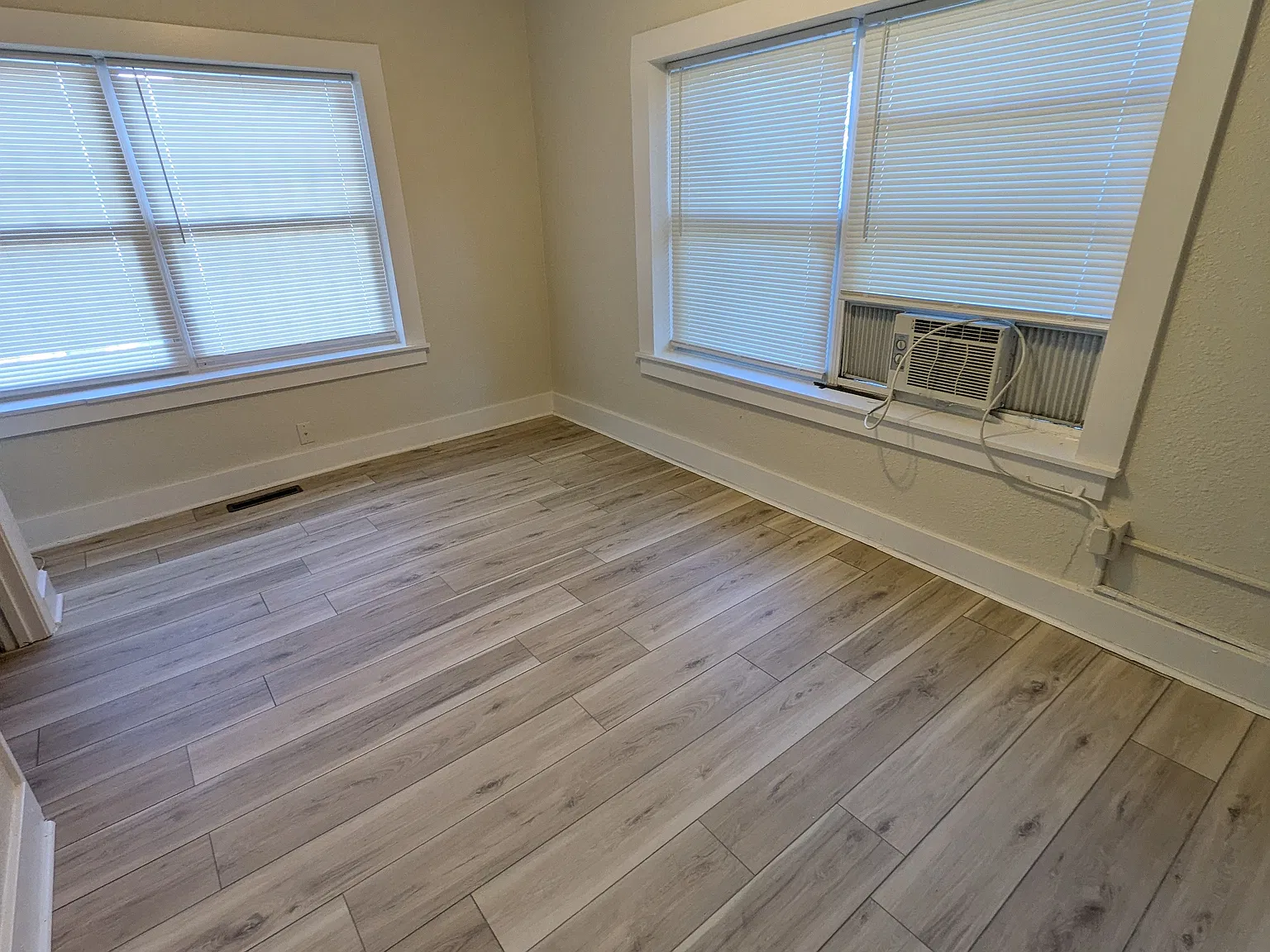 1 bed, 1.5 bath, 600 sqft, $900 — Photo 4