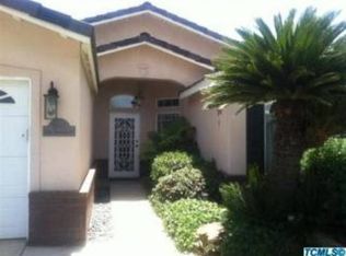 1042 E Honolulu St, Lindsay, CA 93247