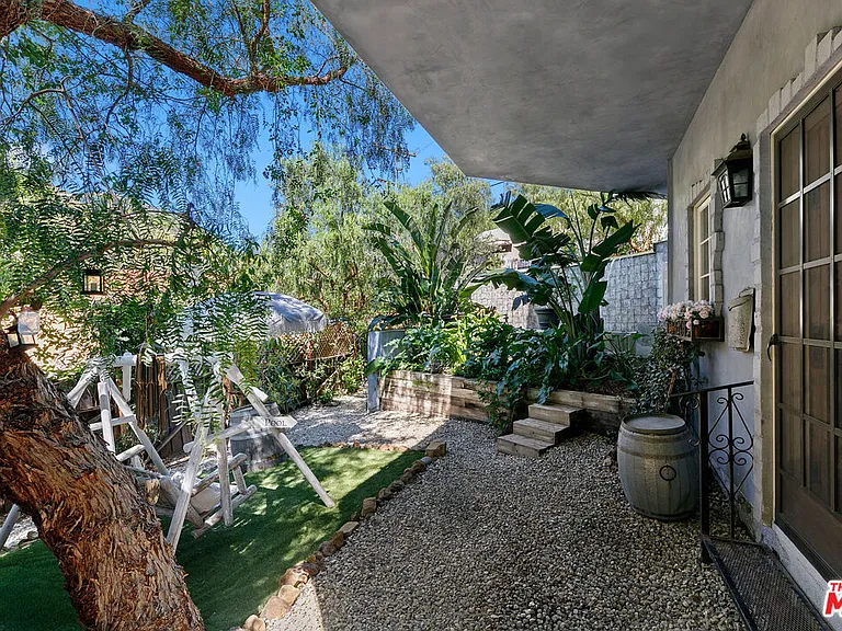 2851 Seabreeze Dr — Photo 56