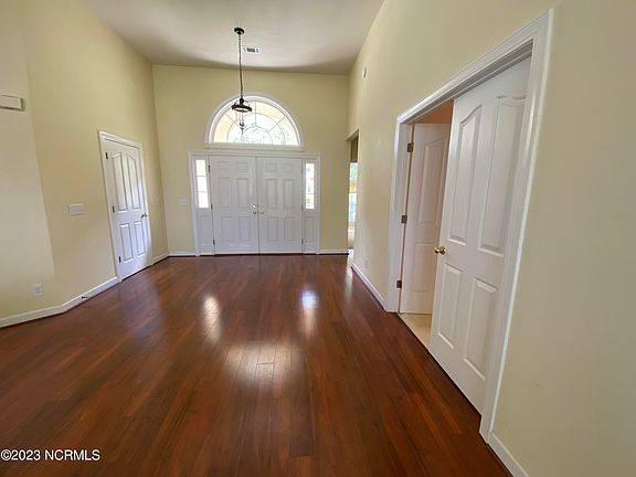 5th image of 923 Sandpiper Bay Drive SW
