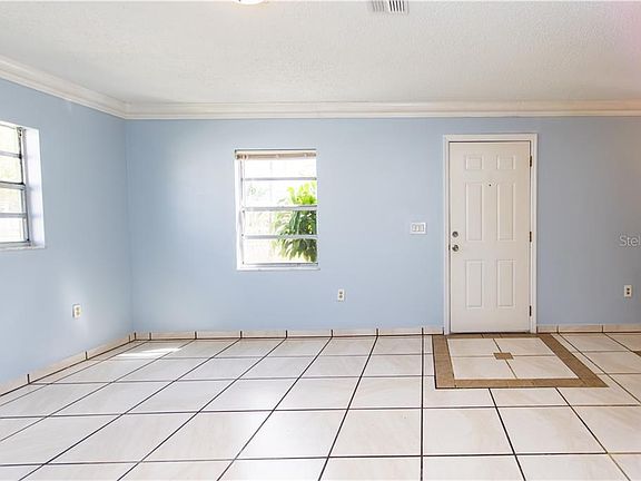 4th image of 1052 Edith Ave