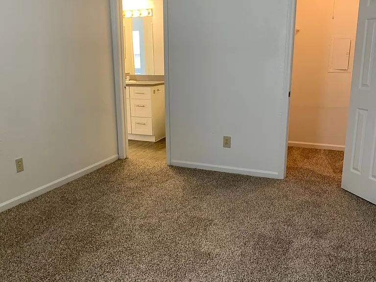 Emerald Cove Apartments — Photo 152