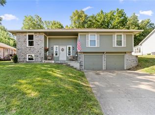 401 SW 13th St, Oak Grove, MO 64075