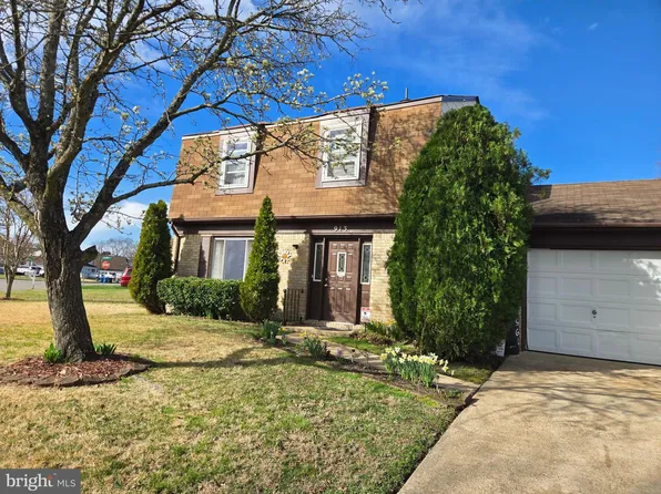 913 Spring Garden Ln, Virginia Beach, VA 23452