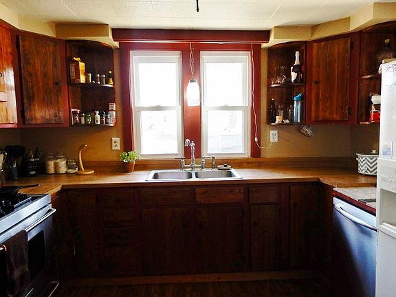 4th image of 300 Sherman St