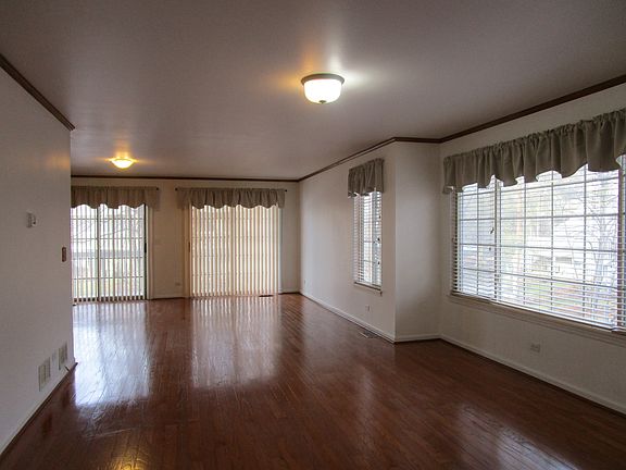 5th image of 1564 N Saint Marks Pl
