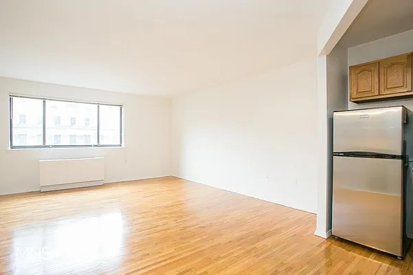 Rented by MNS Marketing | media 7