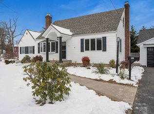 31 Wildwood Ln, Smithtown, NY