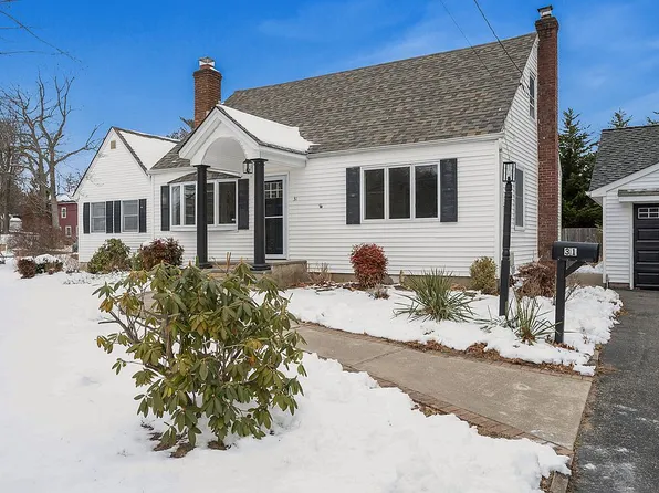31 Wildwood Ln, Smithtown, NY 11787