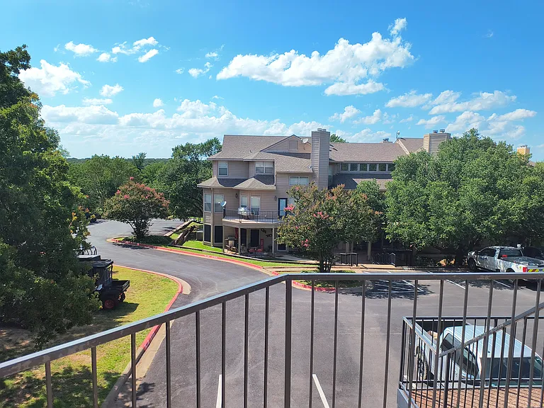 2116 Tanglewood Blvd #C202 — Photo 1