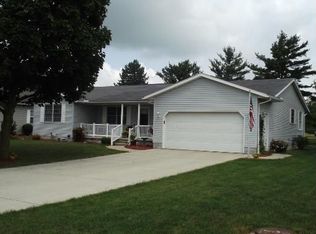 560 Sunset Dr, Upper Sandusky, OH 43351