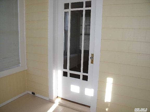 5th image of 11 1/2 Grove Pl