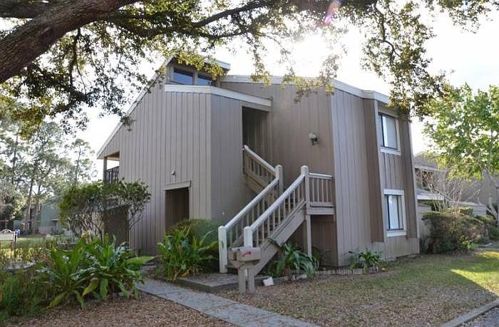 End Unit 1 bed w/ view