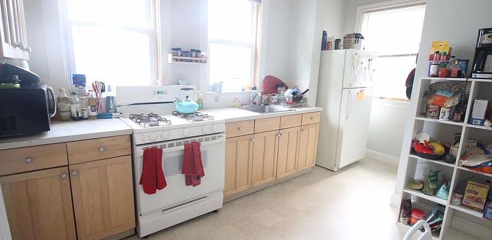 2nd image of 75 Easton St #6