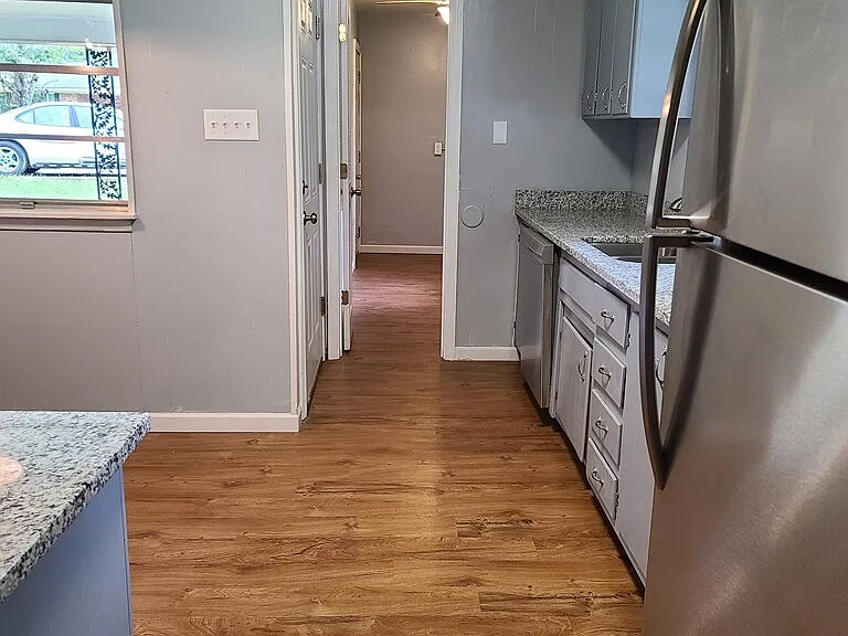 410 Gleason Ct — Photo 3