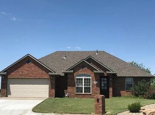 708 Cougar Ln, Enid, OK 73703