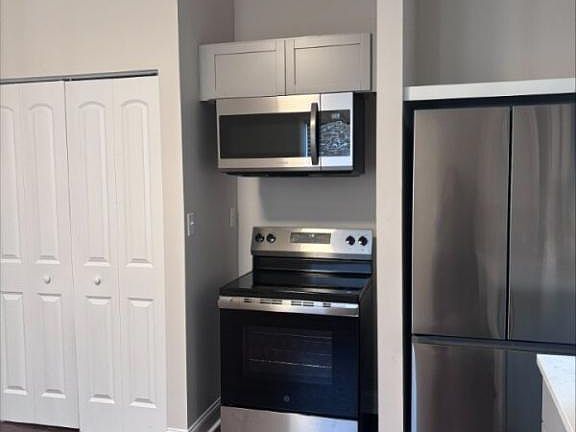 4th image of 106 E College Ave