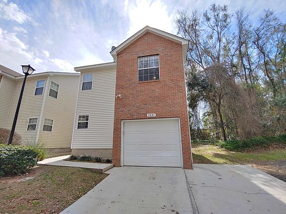 2nd image of 3037 Camelliawood Cir