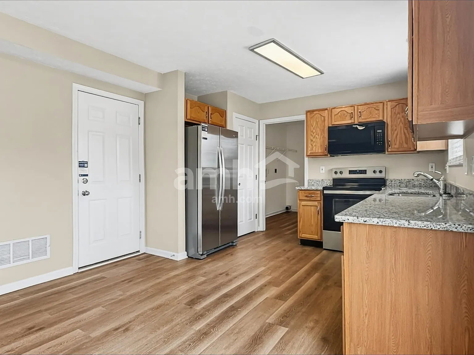3 bed, 2.5 bath, 1783 sqft, $2,400 — Photo 4