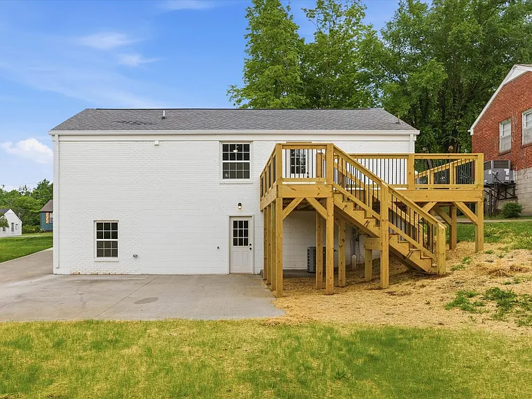 221 Clearview Dr — Photo 39