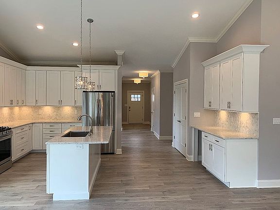 Kitchen Island w/seating