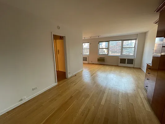 Rented by Compass | media 9