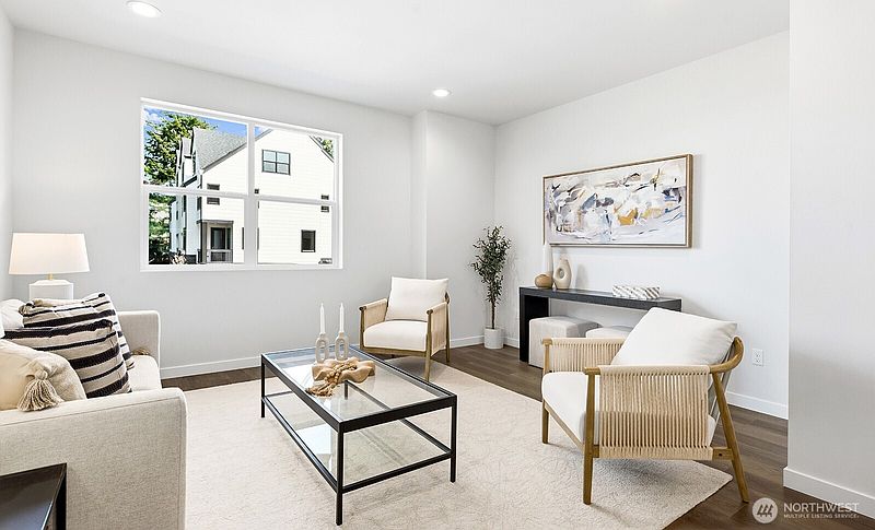 2nd image of 749 7th Avenue NW