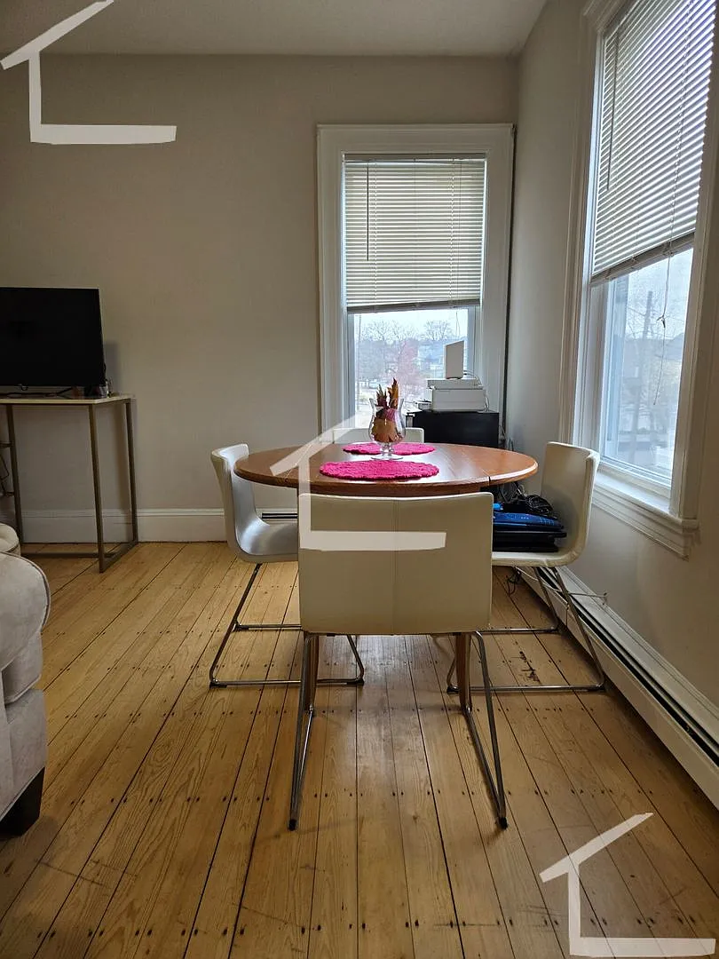 5 Pearl St #4B Boston MA 02472 — Photo 2