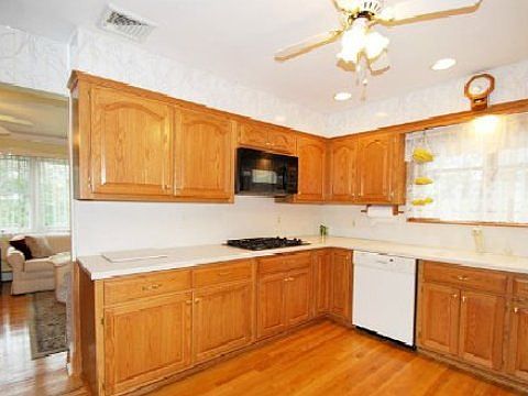 5th image of 63 Foster Ave