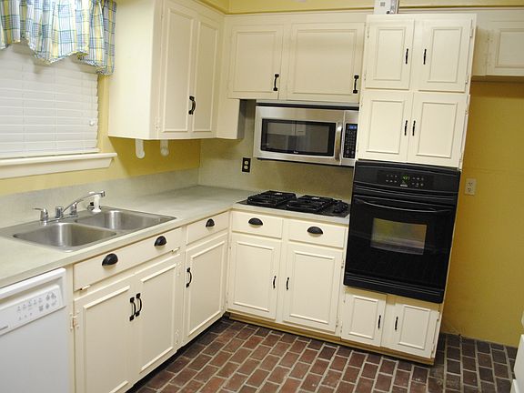 3rd image of 250 Highland Park Dr
