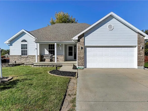 508 Andrew Ct, Gower, MO 64454