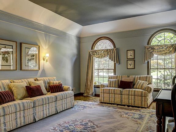 5th image of 15 Monarch Ln