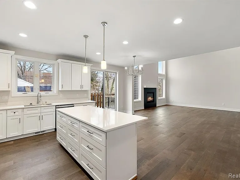 2921 Walsh Dr — Photo 20