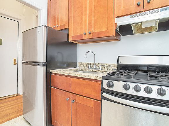 3rd image of 3737 88th St APT E4