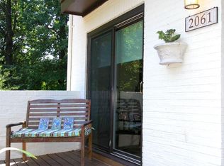 2061 Golf Course Dr, Reston, VA 20191