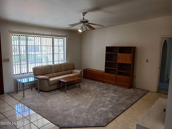 4th image of 1045 N Paseo Iris