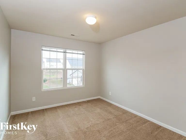 513 Ellingsworth Ln — Photo 12